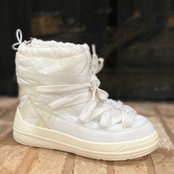 Moncler Shoes - MONCLER Insolux M lace up snow boots size 39 White
